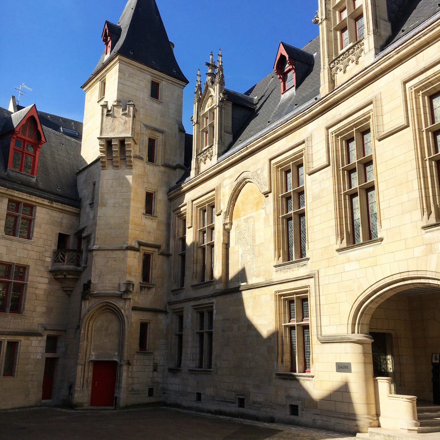 Re-voir Paris