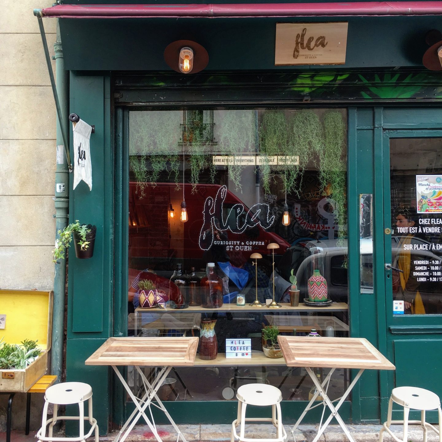 Re-voir Paris