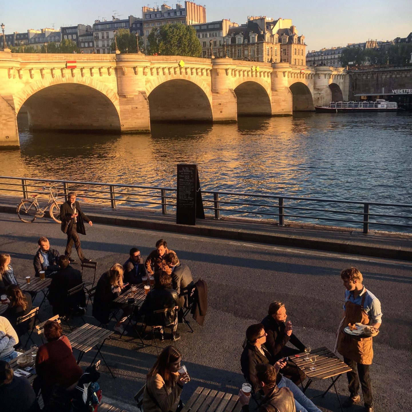 Re-voir Paris