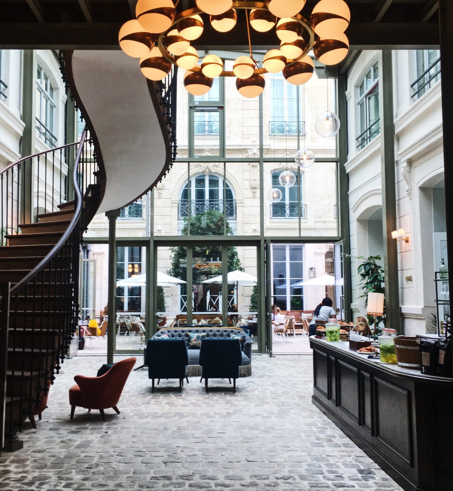 Re-voir Paris