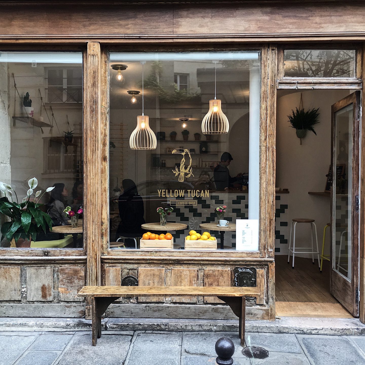 Re-voir Paris
