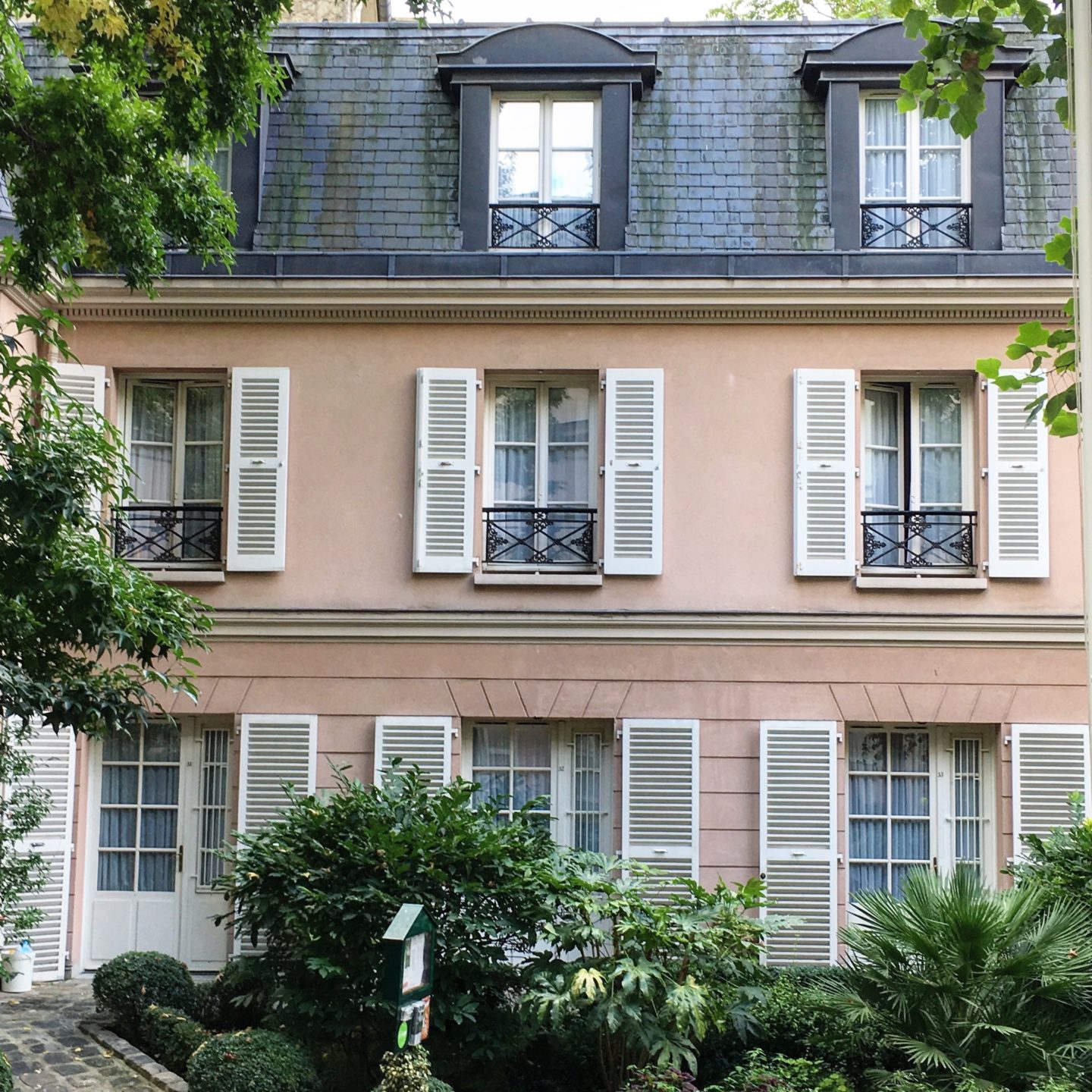 Re-voir Paris