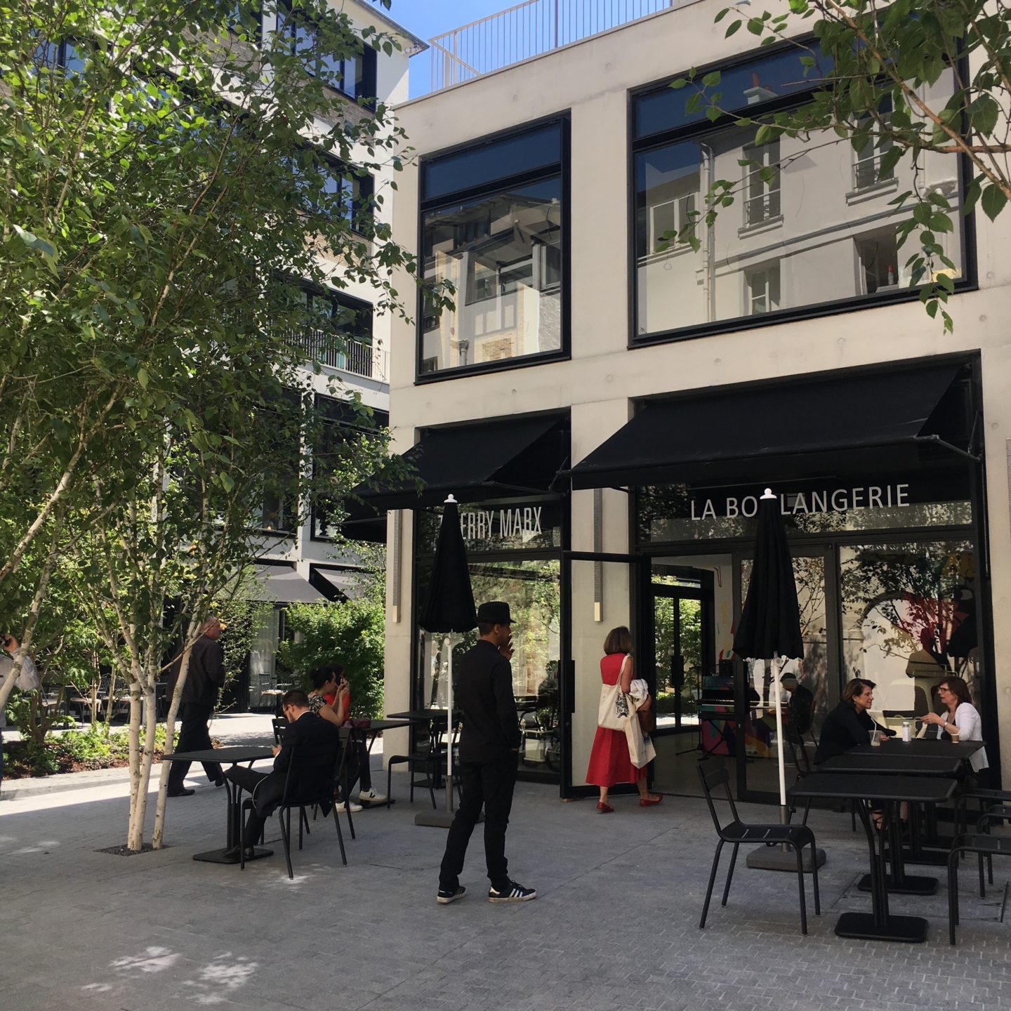 Re-voir Paris