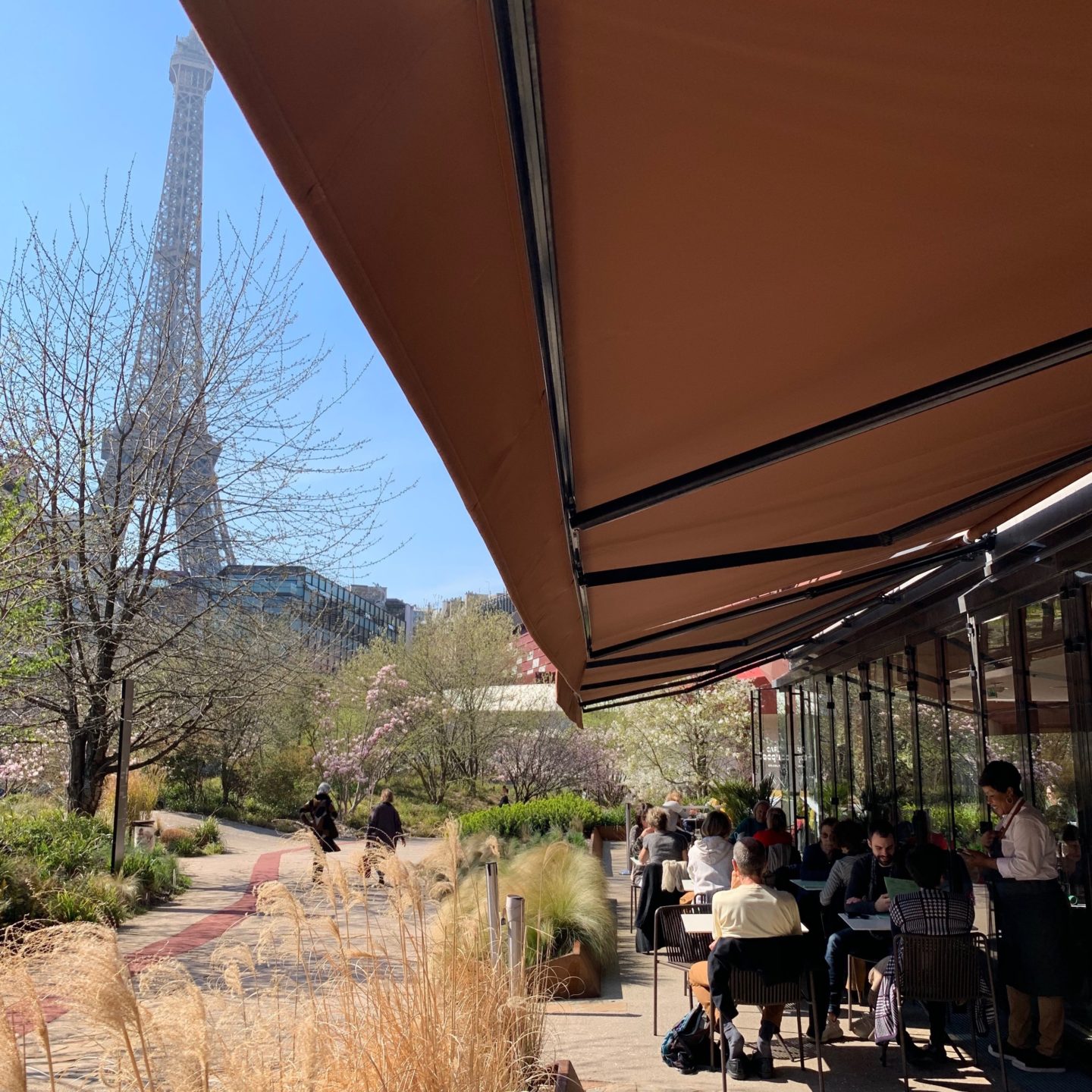 Re-voir Paris