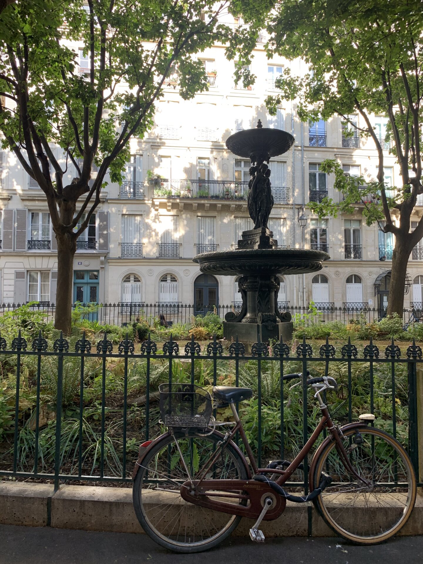 Re-voir Paris